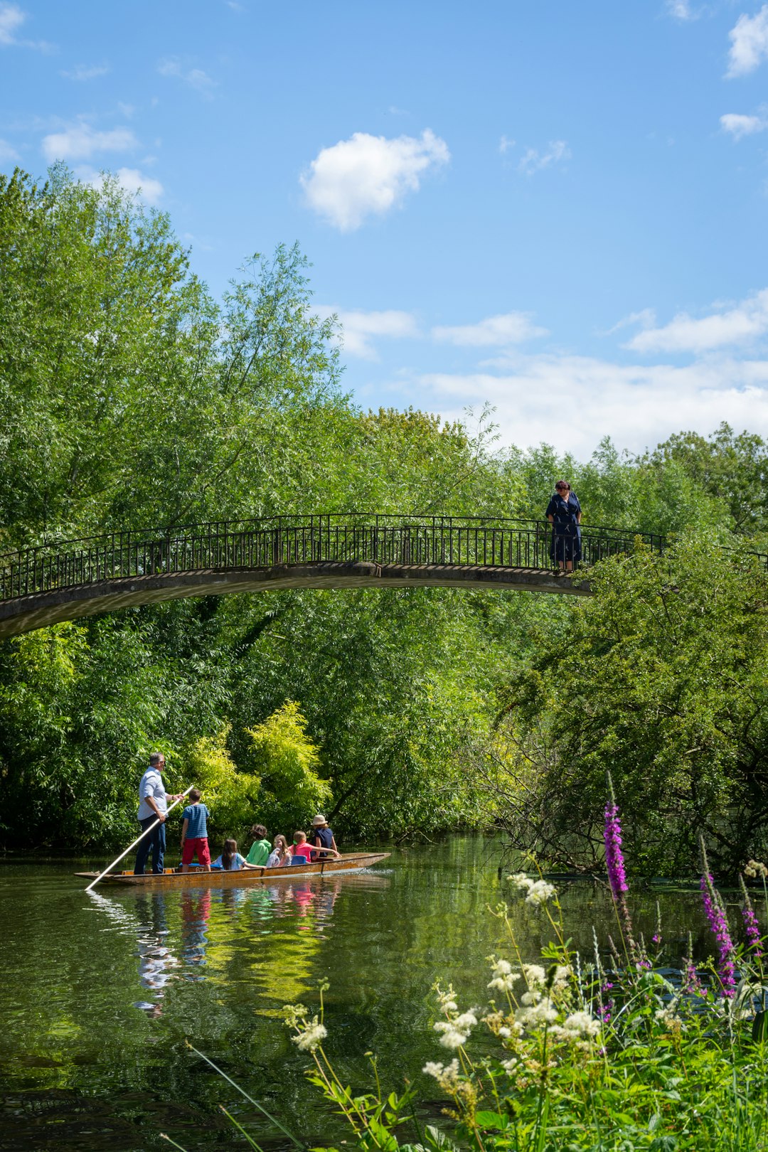 Punting boats on the River Cherwell in Oxford, a typical afternoon activity on summer-school itineraries