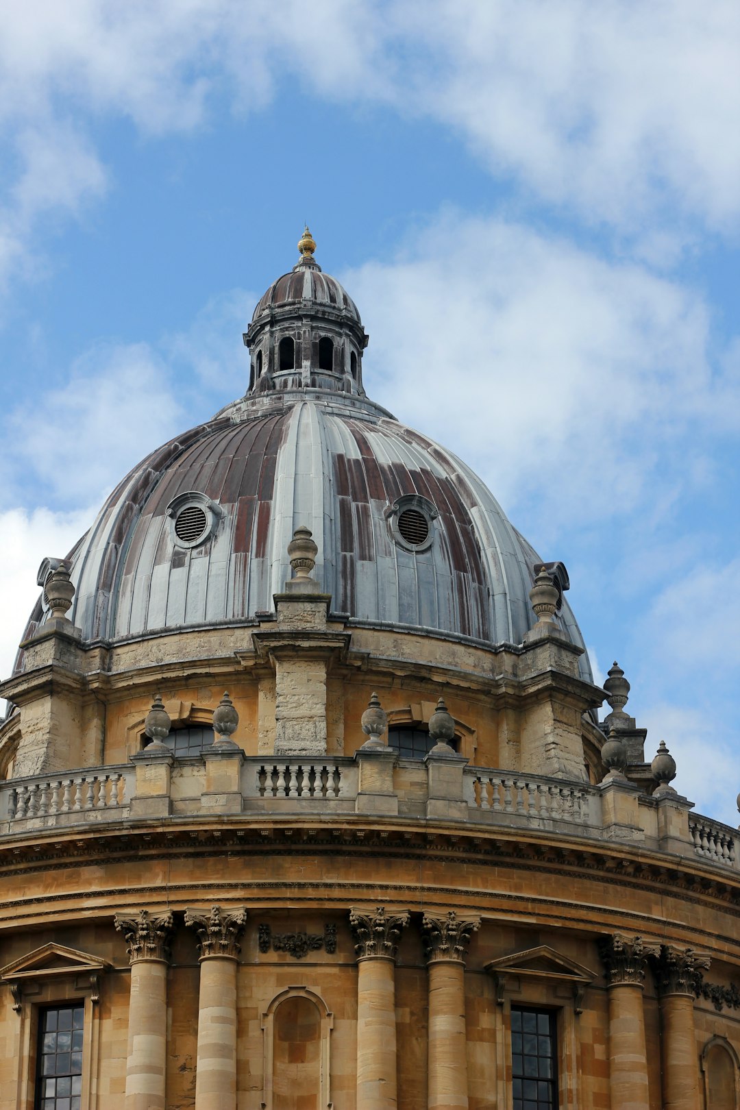 The Oxford that isn’t Oxford: how to read a summer-school brochure